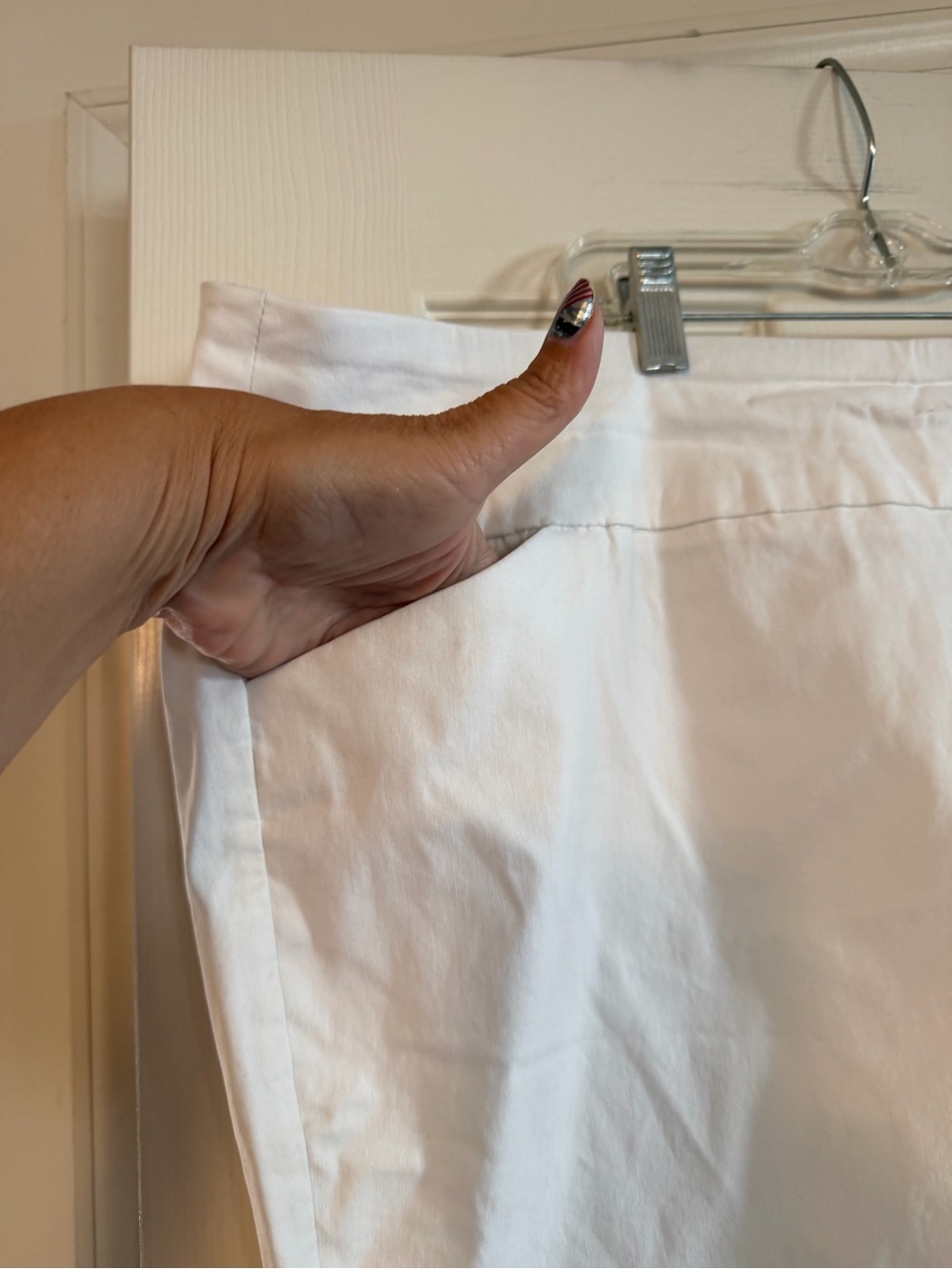 Cato White Bermuda Shorts - Picture 2 of 6